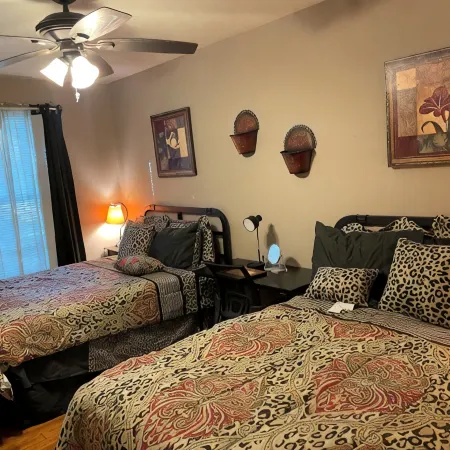 Spacious 6-bedroom house in Hearne with WiFi, AC Hoteles en Hearne