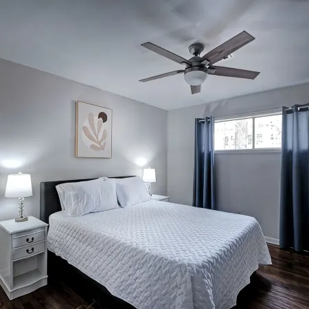 4Br City Retreat w/ Fire Pit, BBQ & Free Parking