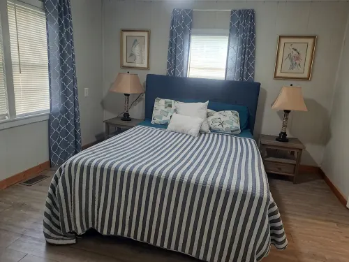 Bella Vista - Waterfront Getaway, Kayaks, fishing & Close to Topsail Beaches! - Wifi