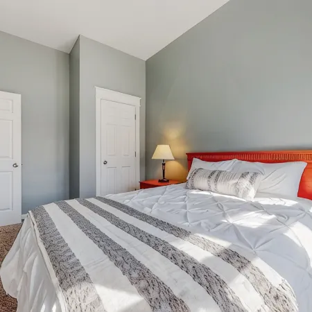 Spread out - Renovated 5BR+Loft, Sleeps 12+