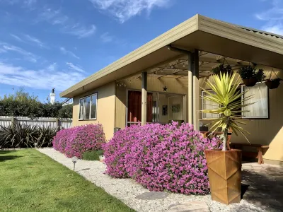 Lavender Studio at the foot of the Richmond Hills. のホテル
