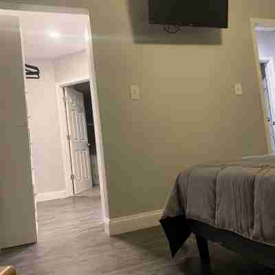 Charming 2-bedroom upper duplex in fabulous Detroit minutes from downtown! Rooms