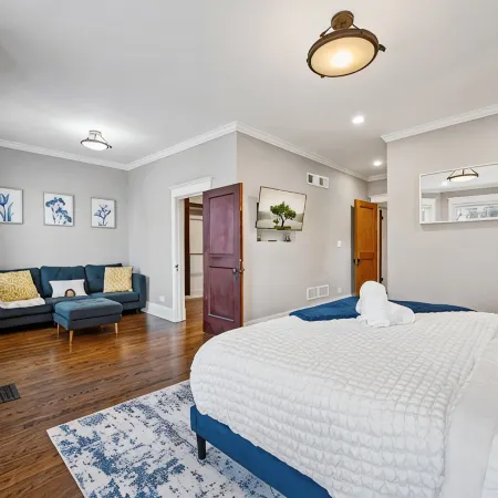 LARGE LUX 6BD, 4BA HOME +garage & patio