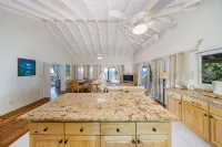 Coral Beach Retreat – Private Beachfront Escape - Homestays