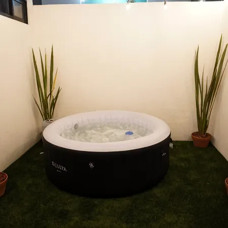 Exclusive San Marino Villa: Modern, Accessible, A/C & Hot Tub