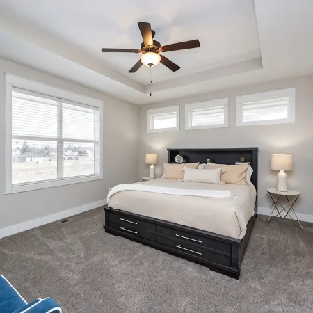 Spacious and clean 4-bedroom townhome in Urbandale with fitness room, WiFi