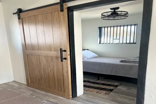 Refurbished Jail Charming  2-bedroom with AC, WiFi in beautiful Augusta, Montana - Wi-Fi