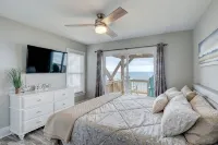 Charm Getaway - Oceanfront family home in a quiet stretch of Surf City ! - balcony