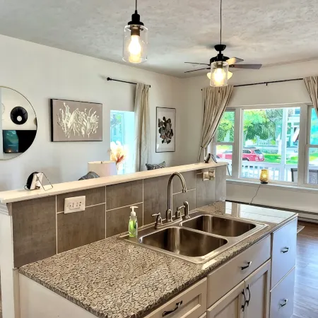 Serene bungalow: Modern Comfort near the Hospital, Power Plants and Campus