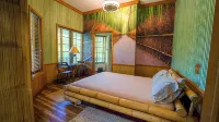 Shangri-La ♛ Private Waterfront Resort Sleeps 30 • 3 Acres •Mega Pool•Game House - ジャグジー