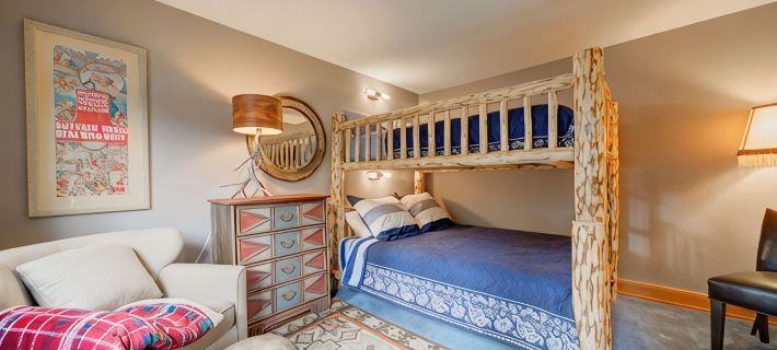 Mountain Views, Hot Tub & Sauna! Cozy Fireplace, 10-Minutes from the Slopes! Hotels in Big Sky