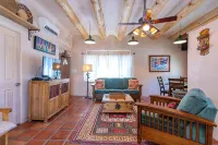 Walk to Plaza From 2/2 Adobe bungalow - 4 Yıldız