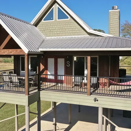 Southern Grace on the Caddo - on the River! with Hot Tub!