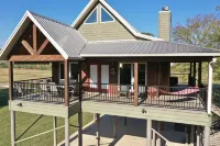 Southern Grace on the Caddo - on the River! with Hot Tub! - Parvekkeita