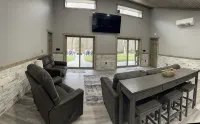 Bearly Awake cabin- family-friendly, riverfront & minutes from East Branch Lake. - 샬레 호텔