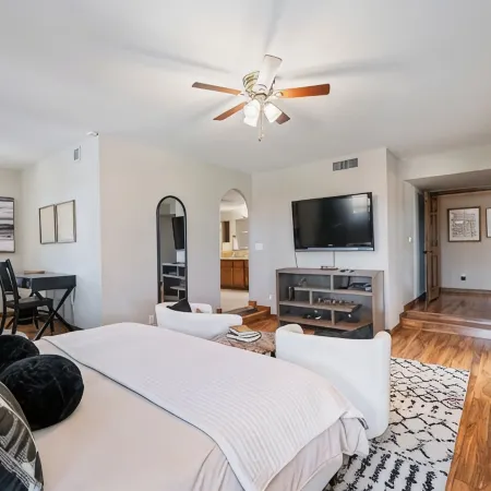 Luxury Retreat!! Heated Pool, Hot tub, grill and close to Everything!