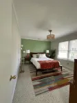 2 Bedrooms, Bay WaterViews, Beaches, shops, Marina, fishing, all near by - Wifi