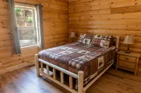Cozy log cabin with Lakefront and Private Dock - Chalets