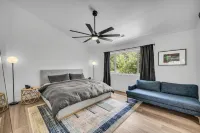 Zion Luxe Family Escape: HotTub, Games, Sleeps 14 - Wifi