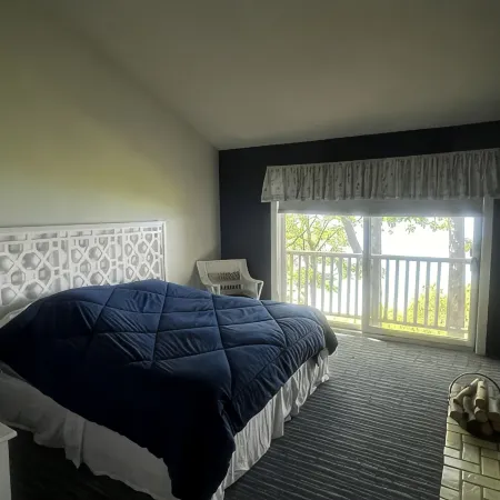 Stunning Views! 2 King Bdrms w Private Bathrooms. Walk to Lake Michigan Beach!