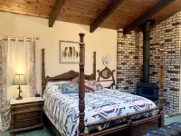 Large house Up in the Redwoods perfect for large families. Pet friendly. - Wifi