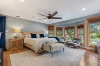 Lakefront Estate • Sleeps 23 • Firepit & Kayaks - 4-Star