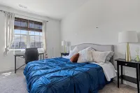 Wonder Lake Elegance: Serene 2BR Townhome Retreat - 4-Star