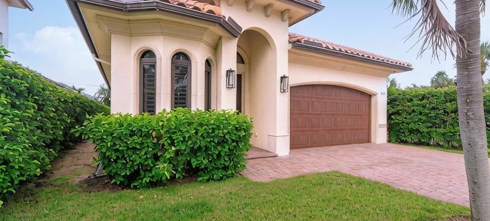 Home with Private Pool Oasis Minutes to Naples’ Best Beaches by Esthetic Stays Hotels in Naples Park