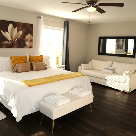 Elegant & Renovated Family Space-King Size Bed