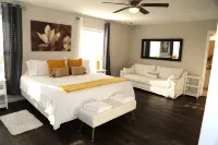 Elegant & Renovated Family Space-King Size Bed - Wifi