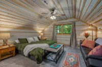 Hiking;Mentone;DeSoto Falls; Mentone; Lookout Mtn; Hot Tub, No Pet Fee-1 Pet- - 4-Star
