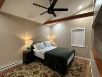 Secluded cozy cabin with modern amenities/hot tub/pet friendly/wifi - Alppimaja
