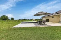 Florida Countryside Retreat-Charming 3-bedroom house with Jacuzzi and Spa pool! - Homestays