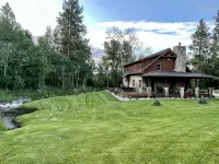 Riverfront Luxury Cabin With Pond And Hot Tub - 4-stjärniga
