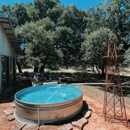 Secluded Getaway, 2Br, Near Fossil Rim, 1000 Acres, Hiking, Farm Animals
