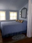 Victorian House Downtown; can include guest house- just ask! - Bungalows