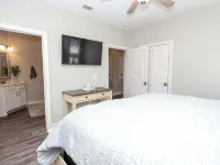 Fully Renovated 2BR Condo walking distance to Ole Miss Campus! - balcony