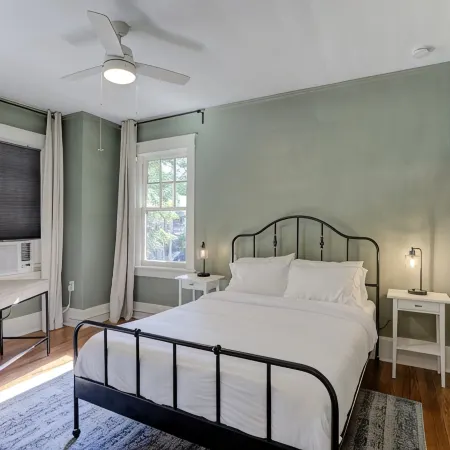 Modern and Stately Upper 2-bed in Historic Midtown