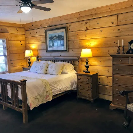 Life is Better at the Lake! Waterfront cabin on Lake Keowee