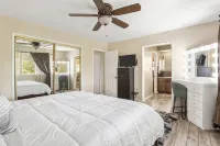 Private Hilltop Haven - Hot Tub/Game Room — 10mi to Beach & Legoland - 3-Star