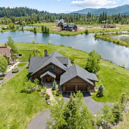 The Chalet @ BHOTR-Luxurious mtn getaway w/hot tub on back patio