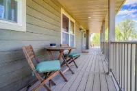 The Bridgeview Lodge  Hot Tub + Incredible Mississippi River Views & Sunsets - Chalets