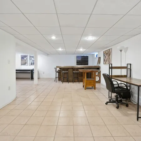 Family Getaway 2BR/2BA with Sauna - Air Hockey - Bar