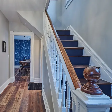 Carillon Cottage - Modern Comfort & Vintage Design