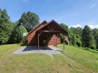 Cozy Cabin at Copperhill, Tn. Fire Pit, Hot Tub, Nature Trails.....WOW - Chalets