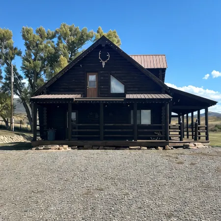 Cozy cabin in beautiful Meeker, CO-10 miles from town, perfect for OHV travelers