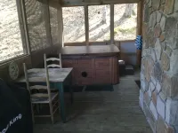 BARE FEET CABIN A Cozy Romantic Getaway Free WiFi/Hottub/Jetted tub/Fireplace - Chalets