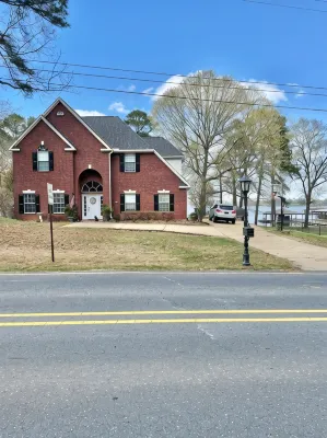 Beautiful fully furnished lakefront house - Küvet