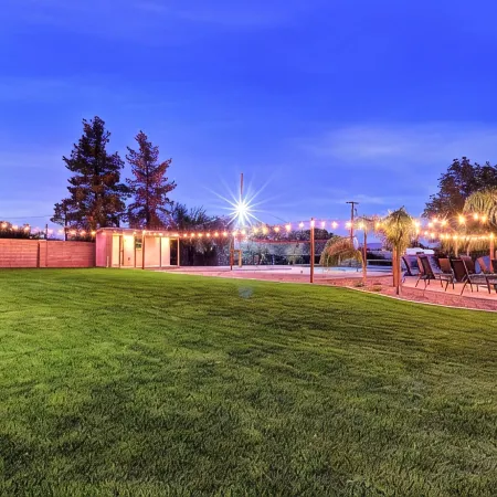 ScottsdaleStays Grand Chateau - 12Br Resort Estate - 500K Pool + Courts
