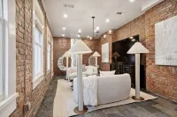 The Duke of Magazine 5 Bedroom Luxury with Pool Perfectly Located in New Orleans - 방갈로
